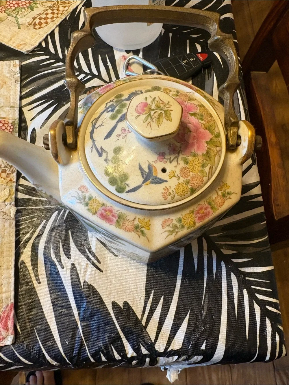 N/A porcelain teapot